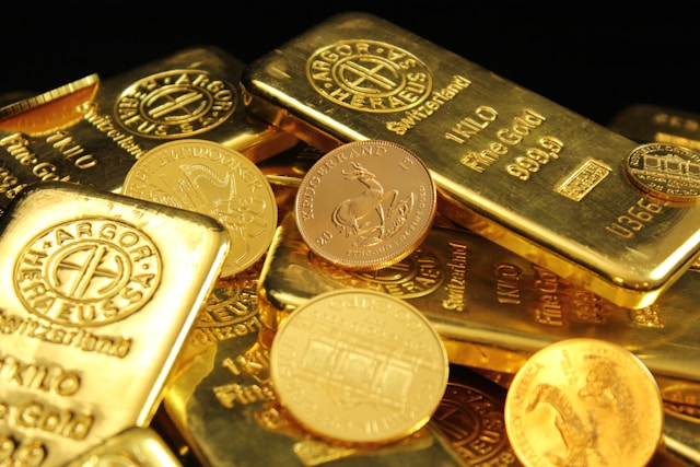 Gold hits record high! Further gains ahead? 