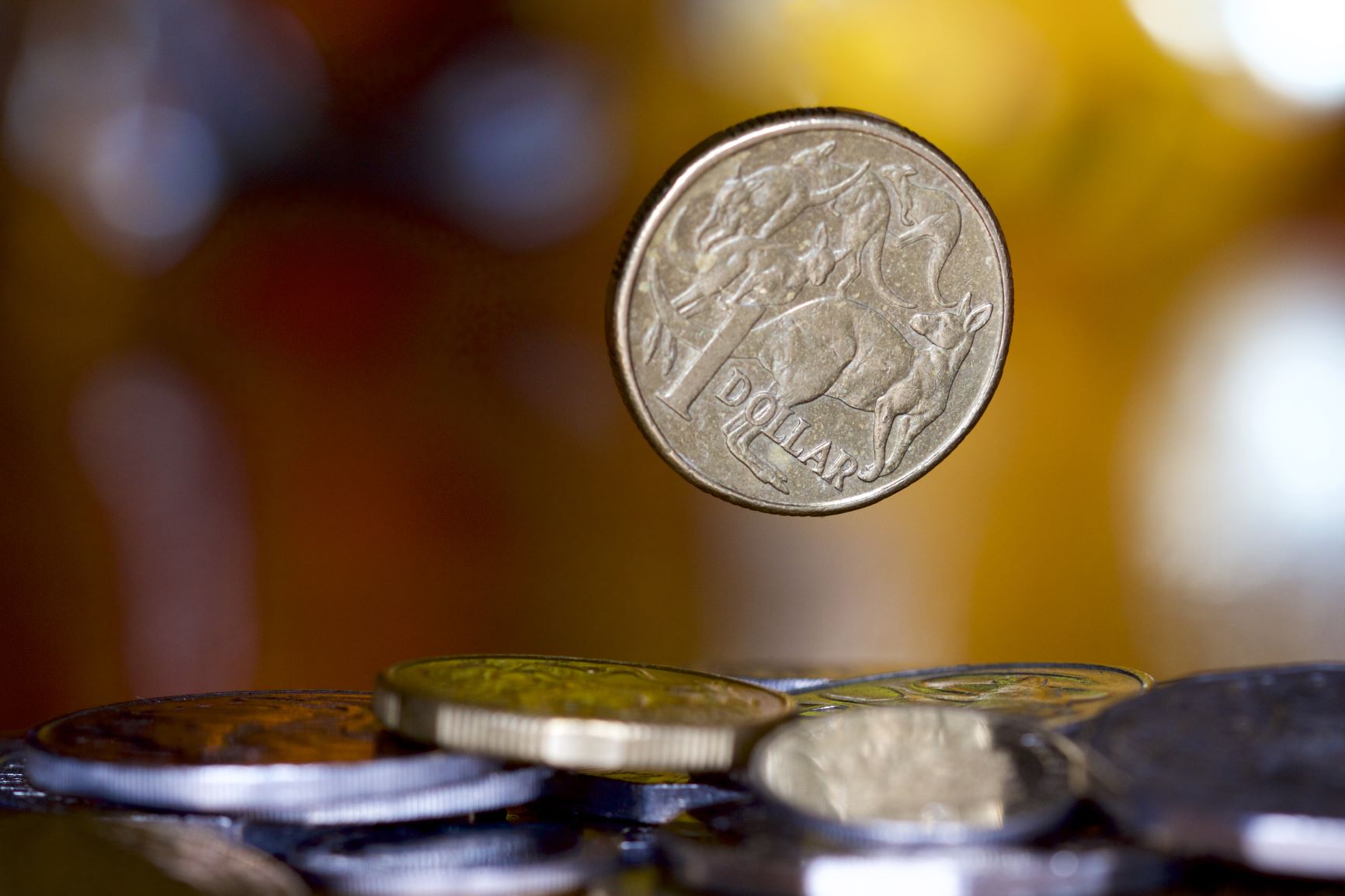 AUDUSD edges lower towards 100-period SMA following the RBA commentary