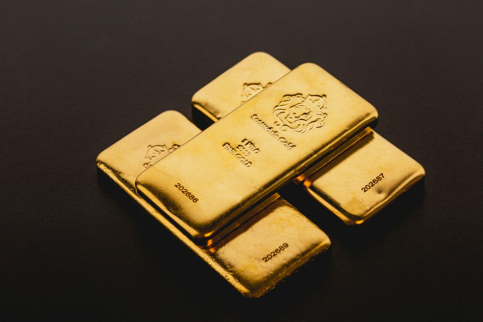 GOLD consolidates under 21-period SMA ahead of US PCE reading