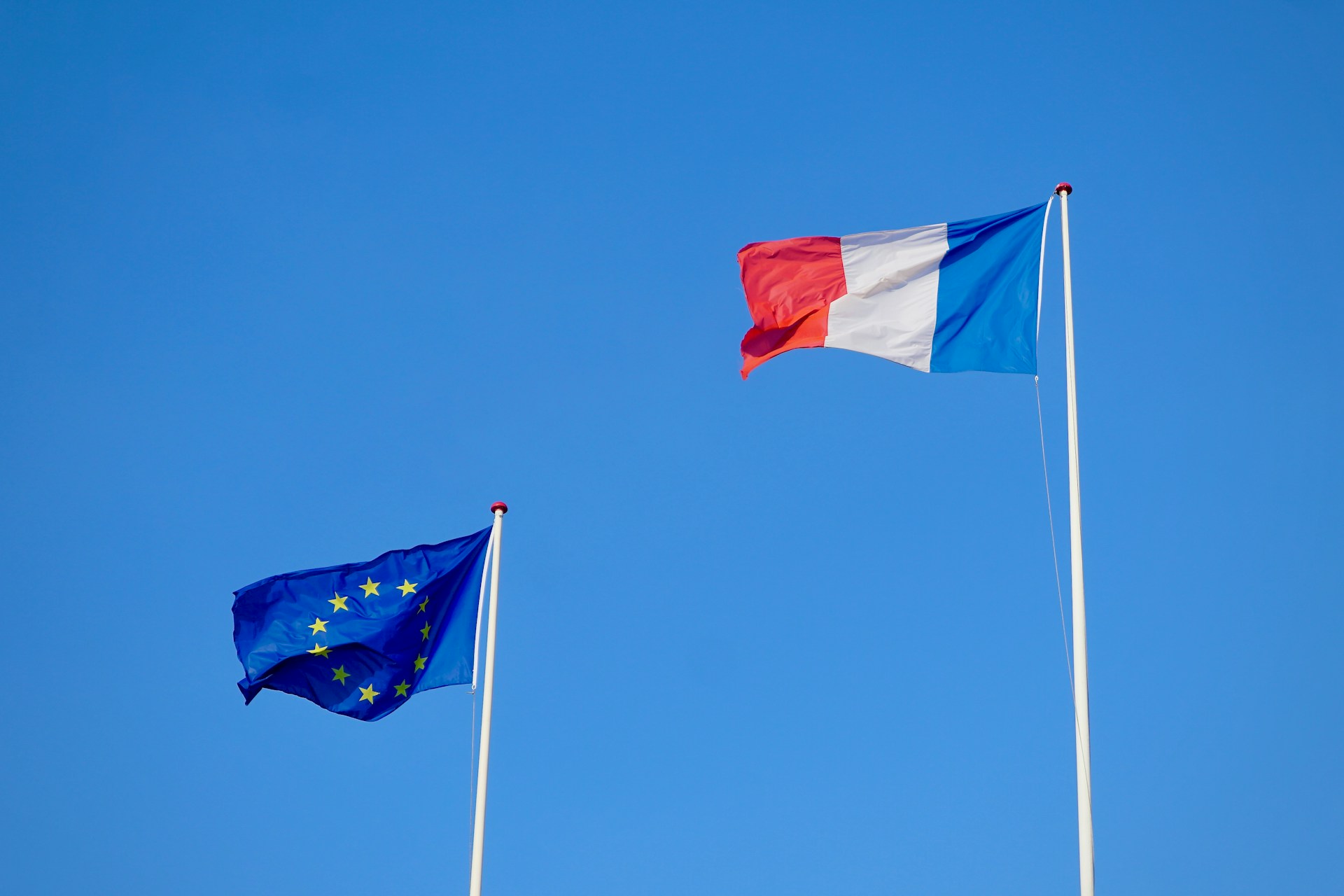 EU50 rises After French Election Surprise