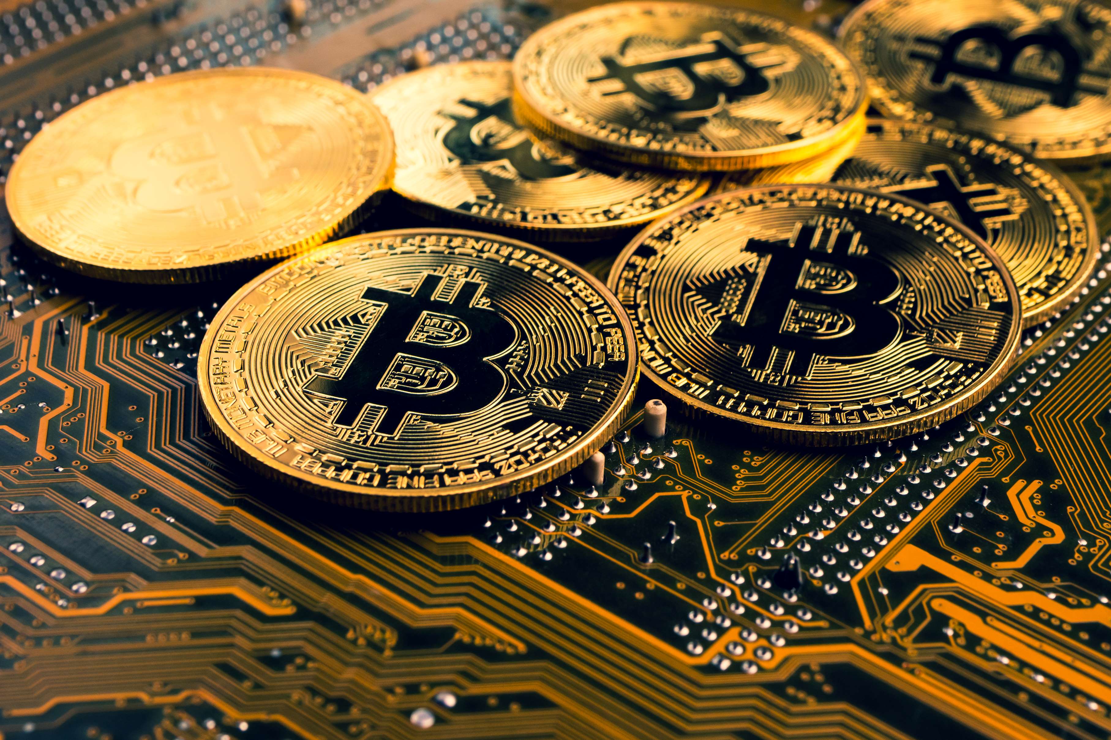 Bitcoin ETF hopes keep crypto above $28k